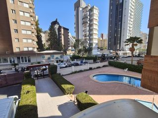 Apartamento en Rincón Alto. Reformado apartamento de esquina con 2 dormitorios ubicado a uno