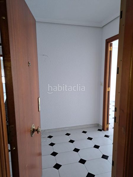 Foto dd905f1b-18d2-48fd-a355-23428dea805f. Apartament amb piscina a Levante Alto Benidorm