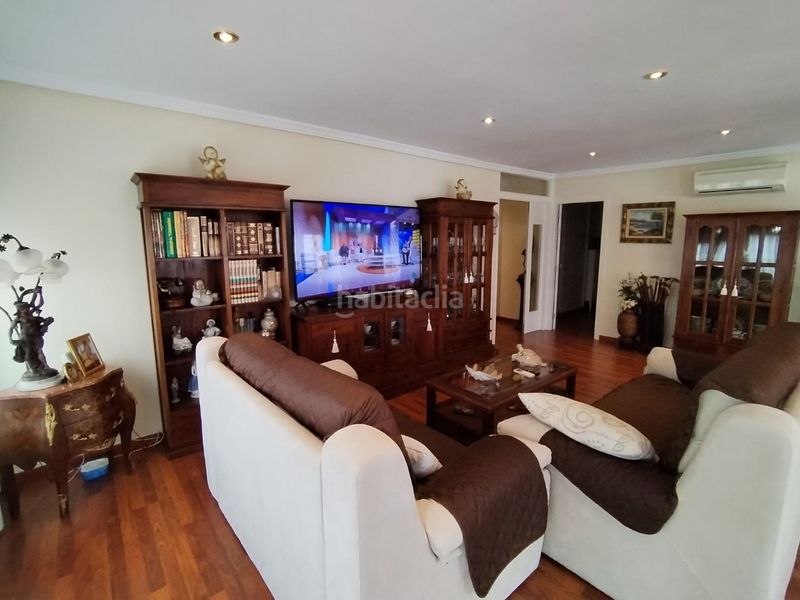 Foto 0636b487-4932-4a58-8ee1-79a7dece0f72. Àtic amb aparcament a Playa Levante Benidorm