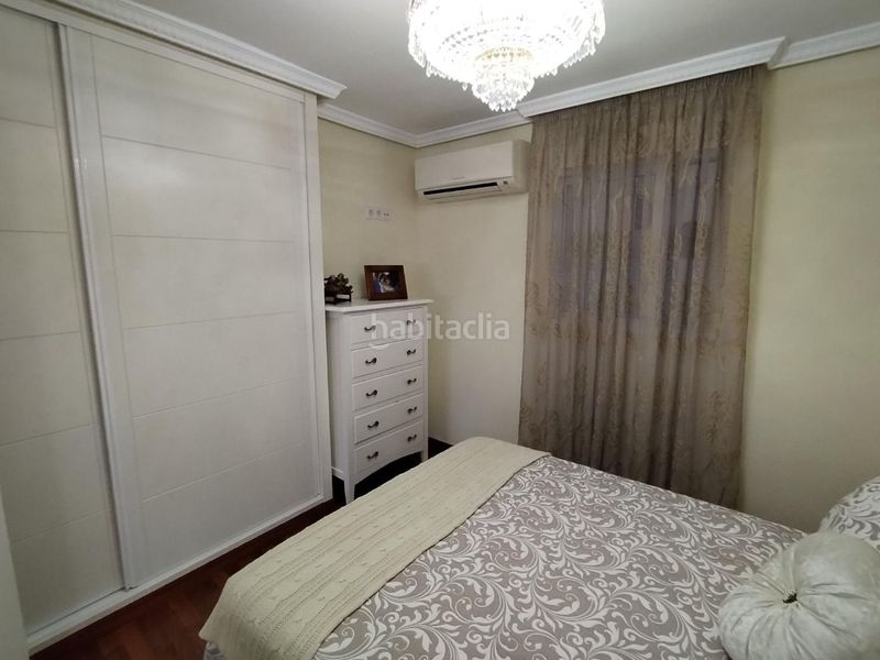 Foto 2149bc75-35ca-418f-8dd8-bf97f193b2ca. Àtic amb aparcament a Playa Levante Benidorm