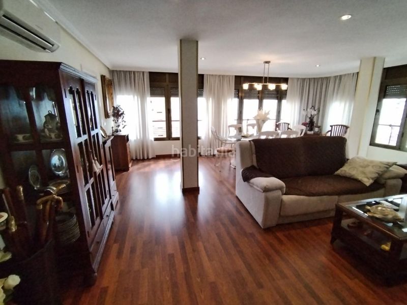 Foto 3d24e48e-555c-46c5-8cfd-45518299f944. Àtic amb aparcament a Playa Levante Benidorm