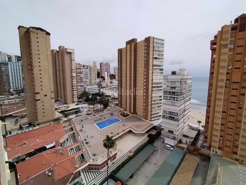 Foto d46d7ba6-ae01-4f86-94cd-7a5d3e14e10c. Àtic amb aparcament a Playa Levante Benidorm