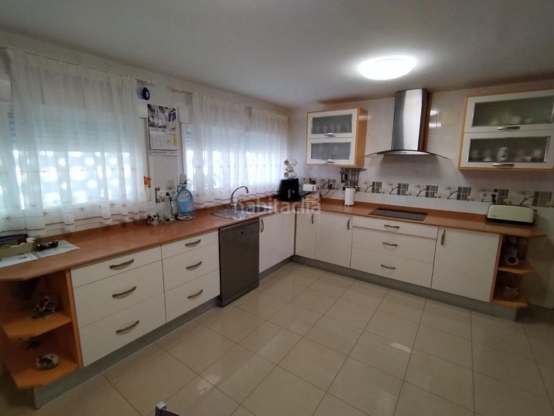 Foto e83fa765-953f-4d3e-8a25-34943cc8a770. Àtic amb aparcament a Playa Levante Benidorm