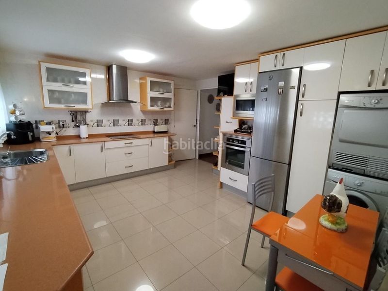 Foto e9aa376f-4e65-475e-87e5-657765f1652b. Àtic amb aparcament a Playa Levante Benidorm