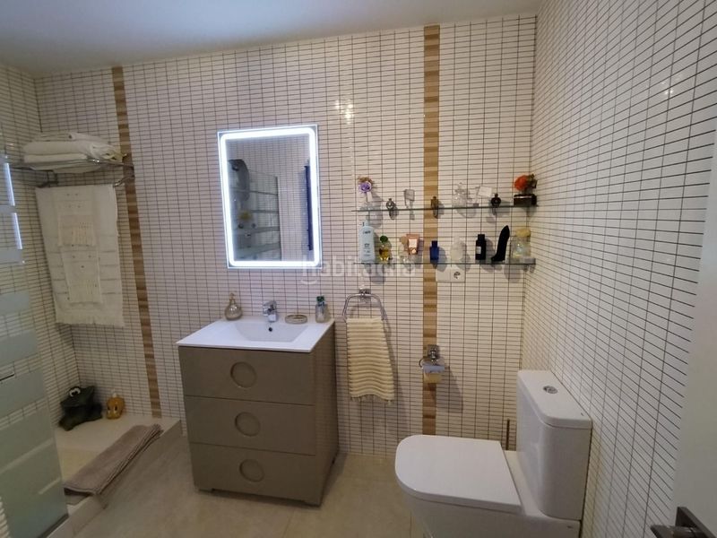 Foto f533fad7-8668-4ea4-9099-eb586be52fca. Àtic amb aparcament a Playa Levante Benidorm