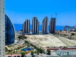 Apartament a Via Parque. Amplio piso con 2 dormitorios y vistas al mar, con plaza de gara