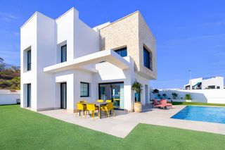 Xalet a Balcón de Finestrat-Terra Marina. Villas modernas con parcela y piscina privada, acabados de lujo