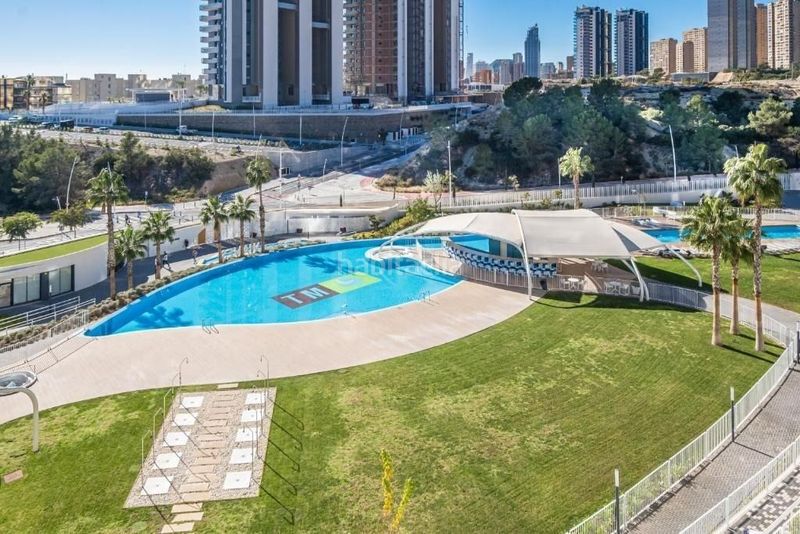 Foto 464f7496-1829-44b0-8cf2-6bd1b456c2f5. Apartament amb aparcament piscina a Playa Poniente Benidorm