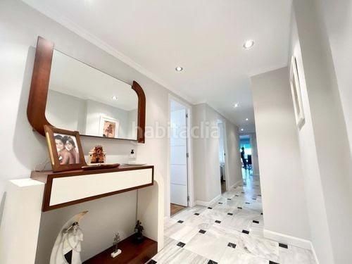 Foto adfc9585-65bd-40b1-bbcf-07cd4e49e744. Pis amb aparcament a Playa Levante Benidorm