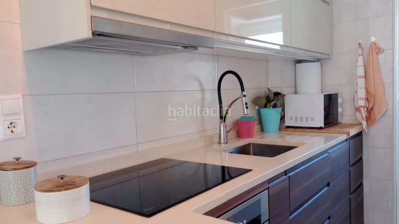 Foto 93d3022f-1c71-40d8-a4b7-74b41a494a21. Apartament amb aparcament piscina a Playa Levante Benidorm