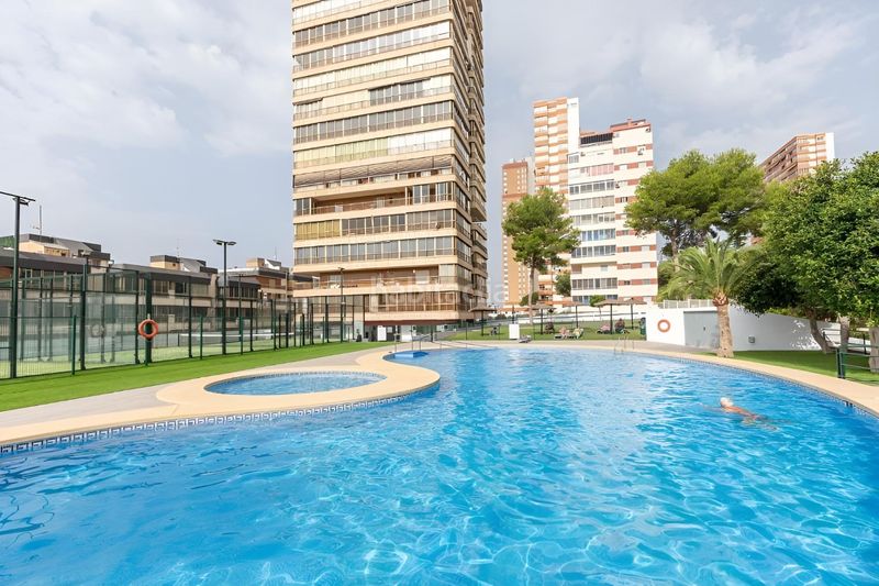 Foto 27d02e68-56fc-43e1-8f1e-e7cbead9d6fb. Pis amb aparcament piscina a Playa Poniente Benidorm
