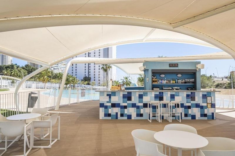 Foto a2f24d5a-ad2c-4aa4-80eb-5837bd62d6c3. Pis amb aparcament piscina a Playa Poniente Benidorm