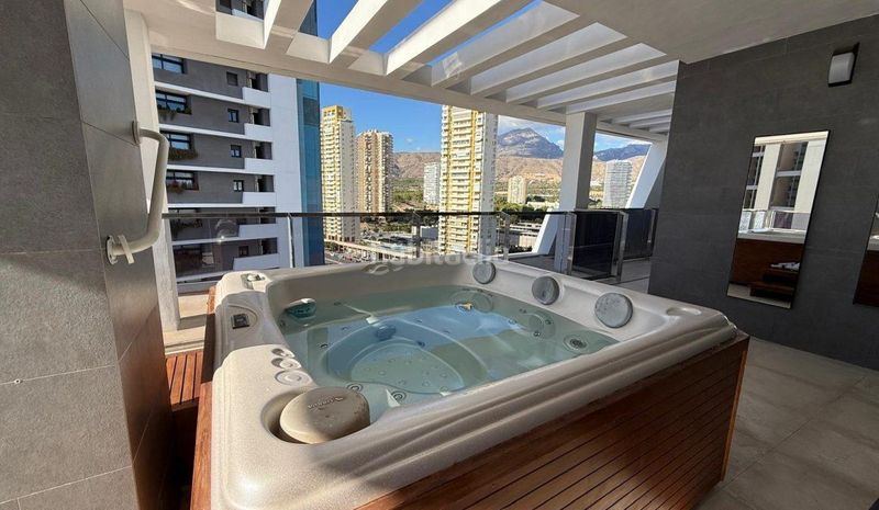 Foto b6b52ae0-998b-433d-b001-016868714745. Pis amb aparcament piscina a Playa Poniente Benidorm