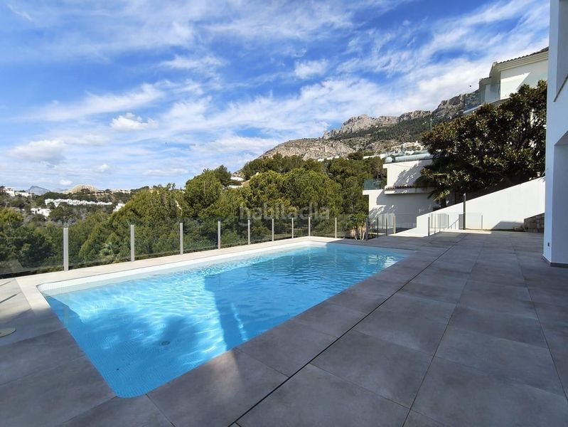 Foto b7768aa1-b378-4b8a-889c-f9117f3f744c. Xalet amb calefacció aparcament piscina a Altea hills Altea