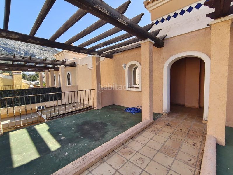 Foto 9a00a8d9-d2aa-4d6e-af8f-f0a1c1a4736a. Casa adossada amb calefacció aparcament piscina a Altea