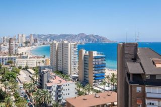 Àtic a Playa Poniente. Impresionante ático de esquina con terraza 60 m2 en 2 linea play