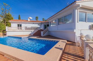 Xalet a Barranco Hondo. Impresionante chalet con gran parcela y vistas al mar en barranc
