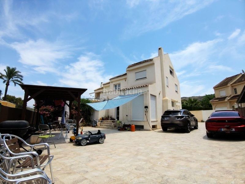 Foto 0cb813c7-49b7-43fc-b013-f7e8cdcd5e73. Casa aparellada amb calefacció aparcament piscina a Benidorm