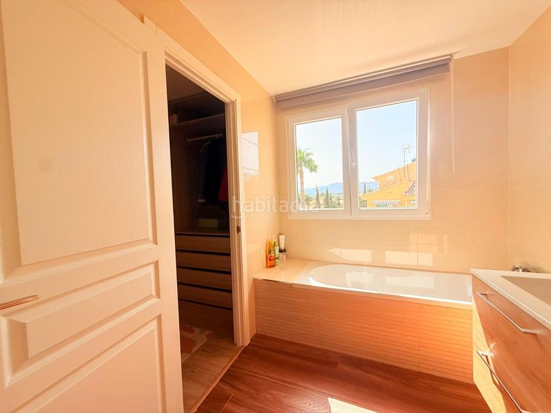 Foto d1fd15bd-4351-42c6-a39e-074a95911c56. Casa aparellada amb calefacció aparcament piscina a Benidorm