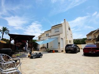 Casa aparellada  Calle napoles. Amplio chalet pareado con 4 dormitorios en zona privada rincon d