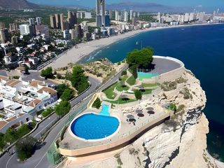 Apartament en Playa Poniente. Reformado apartamento con vistas preciosas al mar y monta�as en