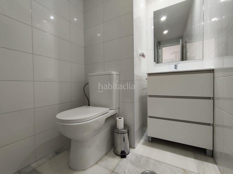 Foto 99a4eb1a-ee6a-4610-a4b2-1f0b8e3372c1. Apartament amb calefacció piscina a Playa Poniente Benidorm