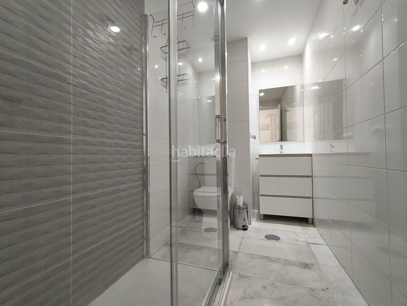 Foto c5fcfd76-8296-4285-92e9-693a174a8db7. Apartament amb calefacció piscina a Playa Poniente Benidorm