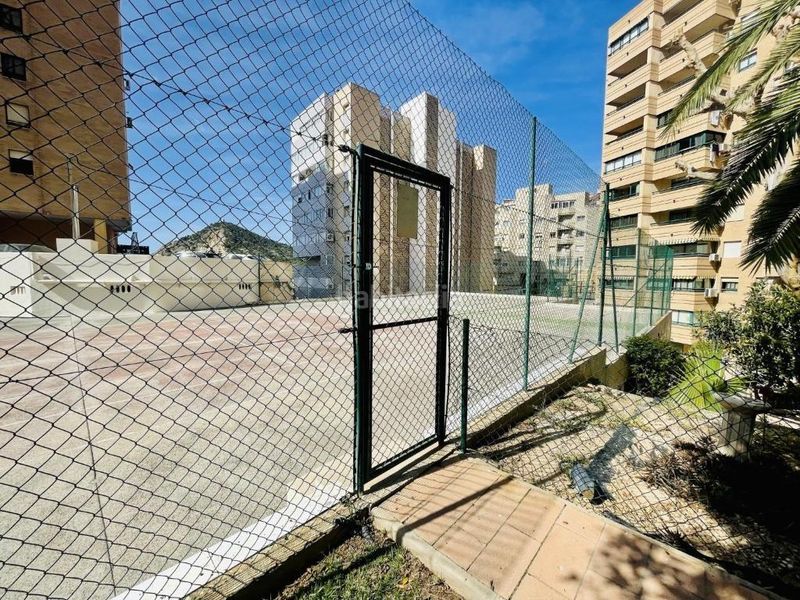 Foto ff8fb182-e30c-41a1-a7a2-ee10713b3cc8. Apartament amb calefacció piscina a Playa Poniente Benidorm