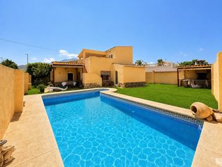 Chalet en L´Albir. Amplio chalet independiente con parcela 550 m2 y piscina privada