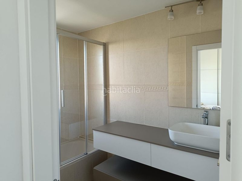 Foto cf16515d-eb0e-4298-9c12-e73bf35c9401. Apartament amb calefacció aparcament piscina a Via Parque Benidorm