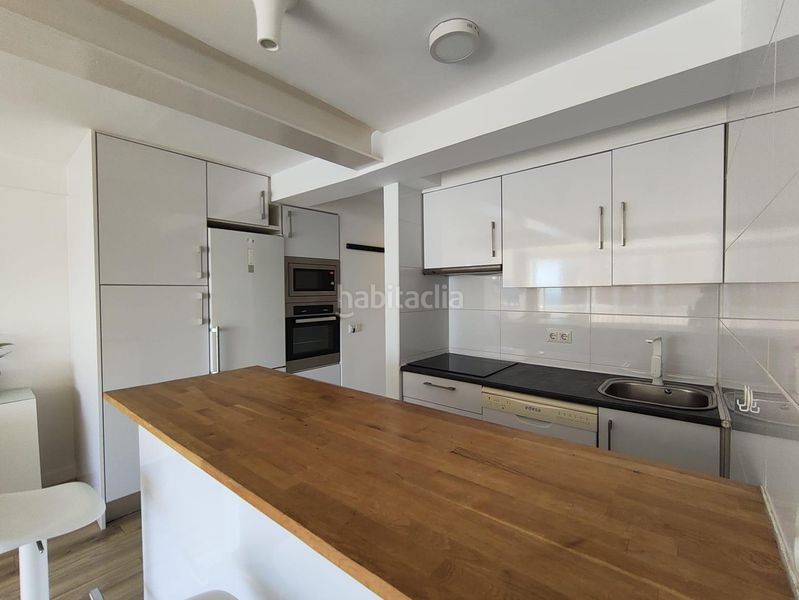 Foto df020910-f98e-4aa5-848a-fce8a6b3b87a. Apartament amb aparcament piscina a Playa Levante Benidorm