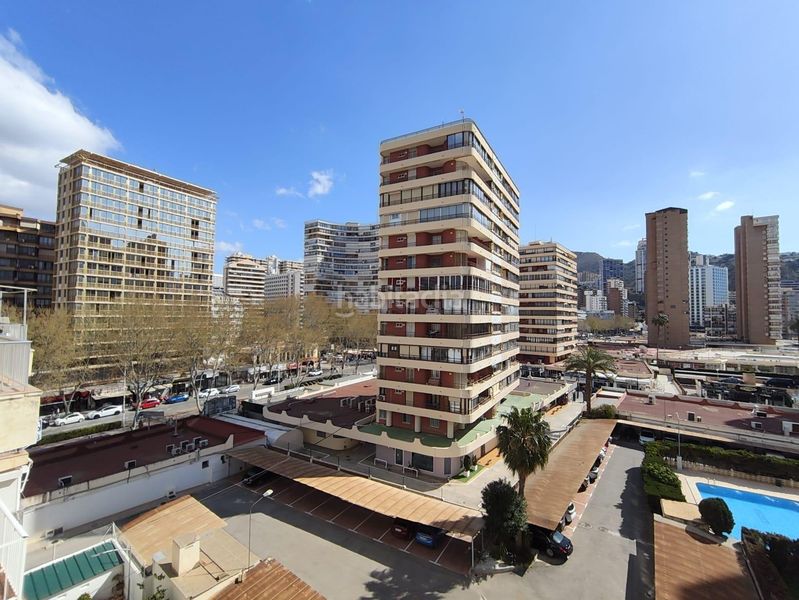 Foto 1f788f52-5da2-4f05-a593-78bf4d7f1c1e. Àtic amb aparcament a Playa Levante Benidorm