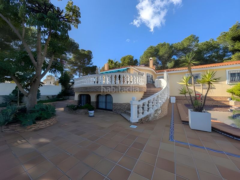 Foto 17737bcc-6d41-40a1-b526-3d40fd0a4ea0. Casa aparellada amb piscina a La Nucia Pueblo Nucia (la)