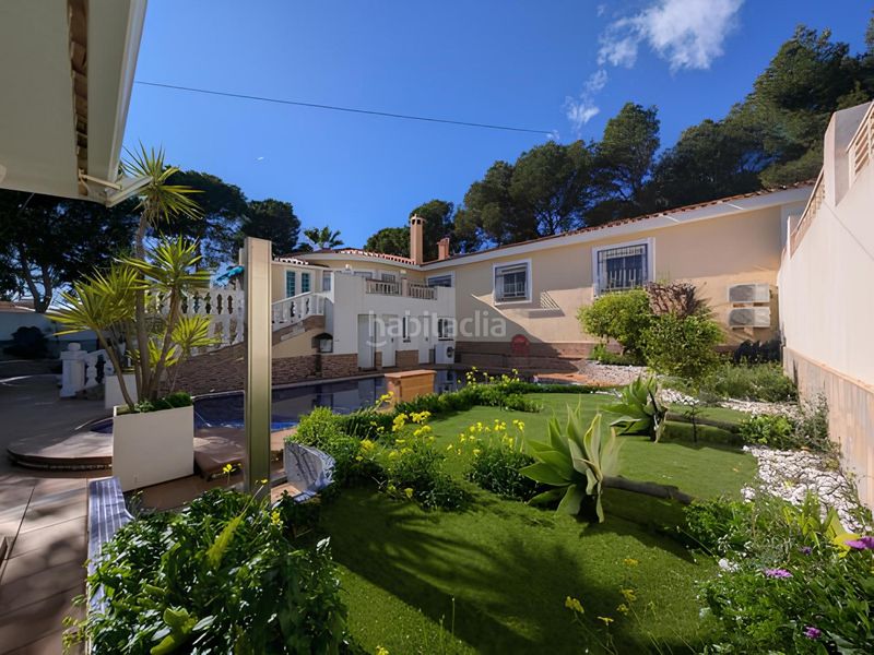 Foto 1a97cdb1-5493-4453-b640-ad54d78d0c15. Casa aparellada amb piscina a La Nucia Pueblo Nucia (la)