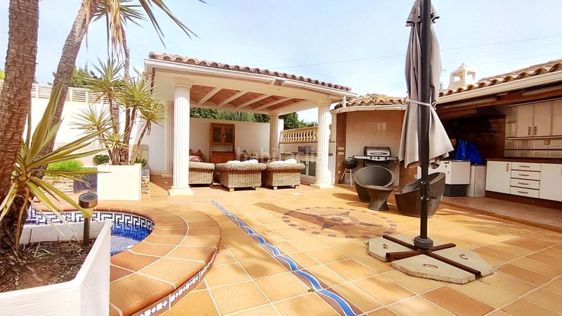 Foto a0b1937c-b702-4c9d-9511-4b761e2c6a7a. Casa aparellada amb piscina a La Nucia Pueblo Nucia (la)