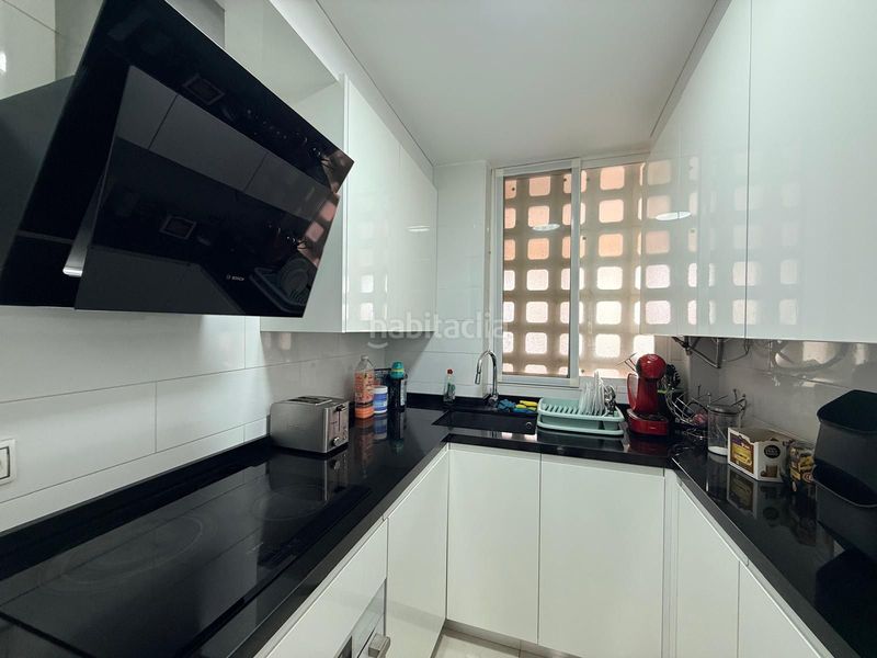 Foto 5e4ca526-b1e8-4a7d-8e7c-424e80c57f85. Apartamento bonito reformado piso con 2 dormitorios y terraza acristalada en zona rincon de loix llano. en Benidorm