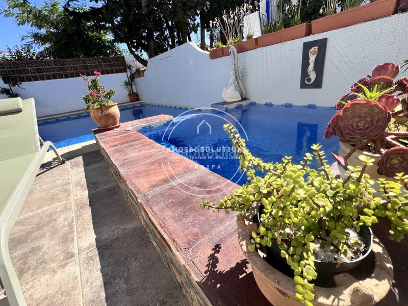 Foto 0c828bc8-0ba8-4b67-9552-a43902f93367. Xalet amb piscina a Alcorrín Manilva