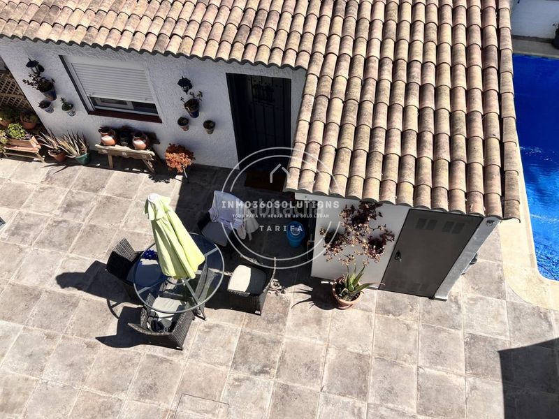 Foto a26998c1-2fef-4fc3-b0ef-c937cbdd89e3. Xalet amb piscina a Alcorrín Manilva
