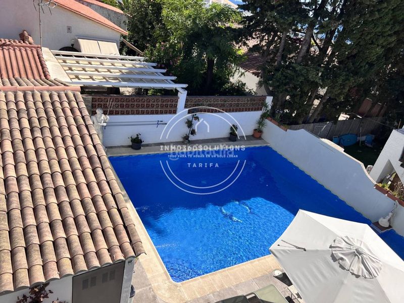 Foto d9ffc7f2-e4a0-41f5-8090-b25e6a40a13e. Xalet amb piscina a Alcorrín Manilva
