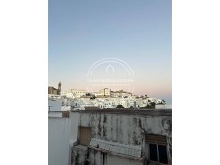 Rent Flat  Calle juan relinque. Piso con encanto y patio privado en el centro de vejer  temporad