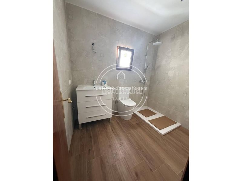 Foto 14d13f3b-4a1d-4dab-bc15-c9966fbfd0b1. Edificio in Barrios (Los)