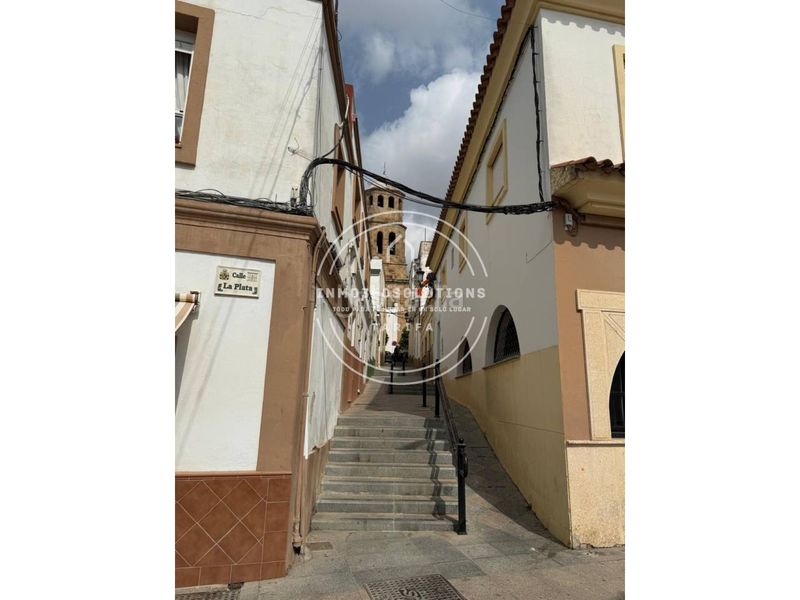 Foto 3b4d70ac-6d40-4649-82f1-f9fac86ab71c. Edificio in Barrios (Los)
