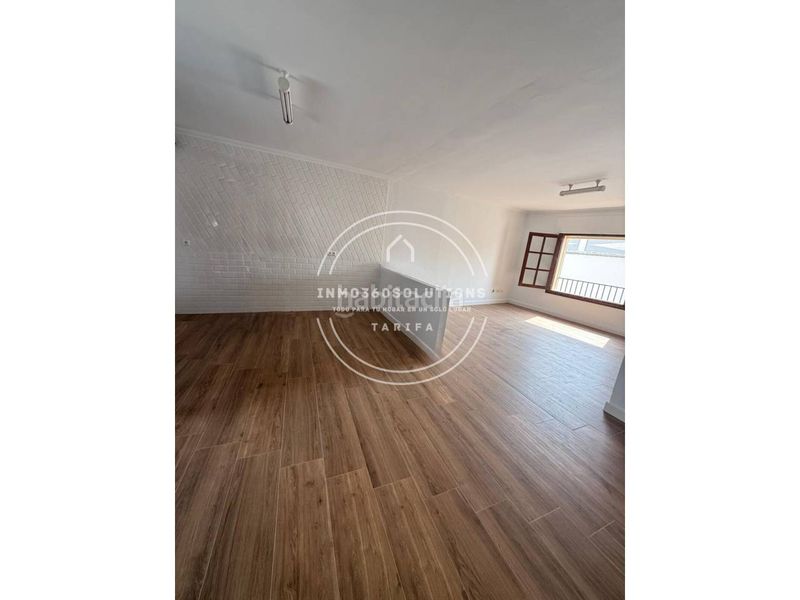 Foto 4abba2e5-a0c7-4cc5-906b-fca64f7a8d62. Edificio in Barrios (Los)