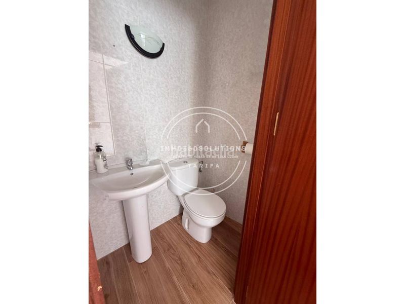 Foto 5317847b-e23f-4502-8a56-0b7156f822f3. Edificio in Barrios (Los)