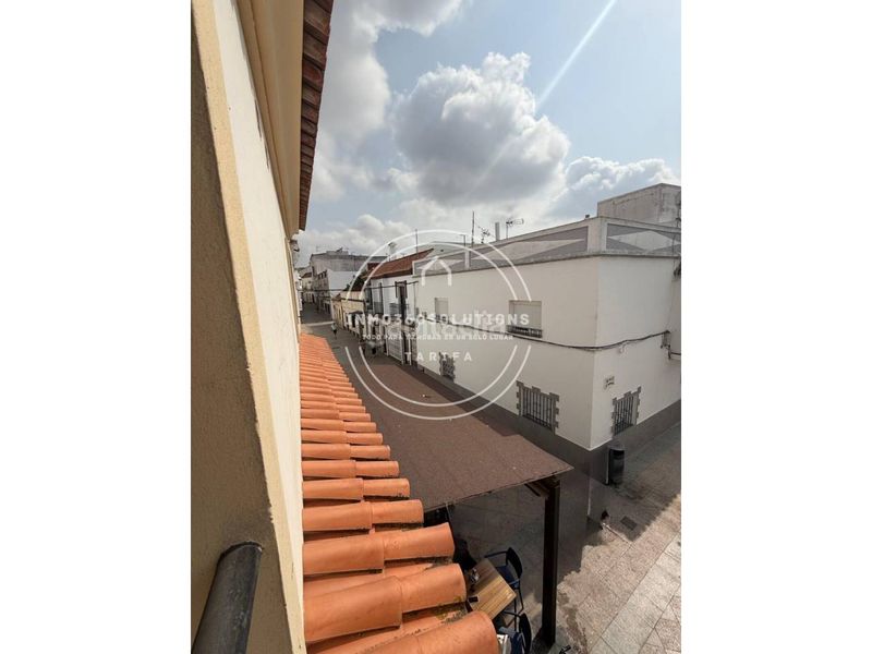 Foto 692c7418-eef5-469e-b17b-7bde8fc12381. Edificio in Barrios (Los)