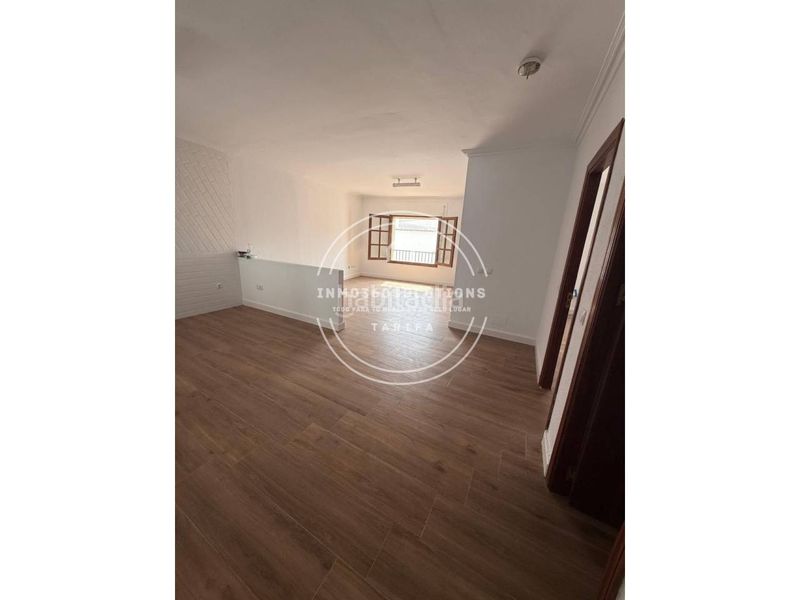Foto bdda9c46-d923-4e95-b6b3-aca7d14a9e03. Edificio in Barrios (Los)