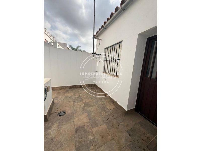Foto e63c95a5-cf4c-4a8e-abe5-b8ed95d81ca1. Edificio in Barrios (Los)