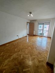 Rent Flat in Centro. Anthea capital consulting alquila piso de tres habitaciones en a