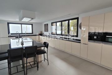 Foto 10faac87-3ccb-4890-903e-0d51ddf65c32. Casa descubre una propiedad uacutenica donde el lujo, la privacidad y el confort se fusionan en perfecta armoniacutea.ampnbspesta espec en Altea