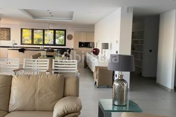 Foto 2b5c4f16-5cd6-48e5-b98f-184f457398df. Casa descubre una propiedad uacutenica donde el lujo, la privacidad y el confort se fusionan en perfecta armoniacutea.ampnbspesta espec en Altea